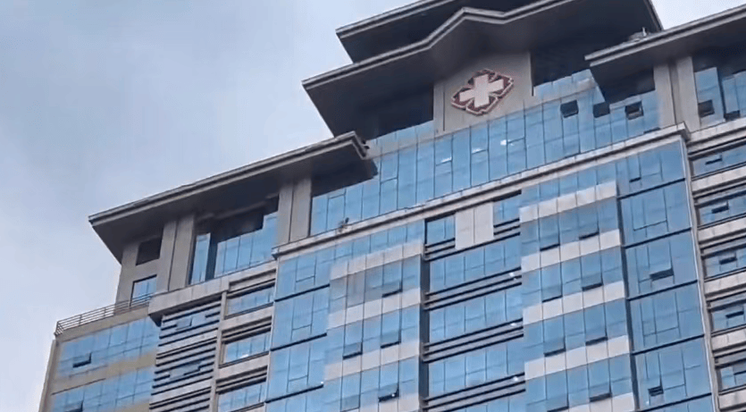 突发!广西南宁青秀区有人从医院高楼坠落,消防到场处置,当地:警方已介入,正处理