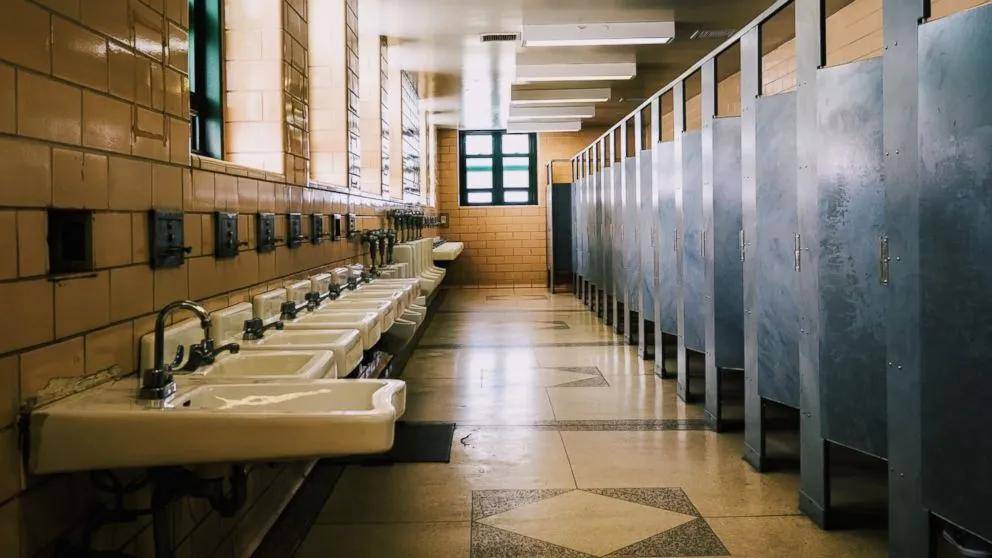 整个商场找不到一个蹲便，蹲厕真的比坐厕更卫生吗？为啥马桶越来越多？