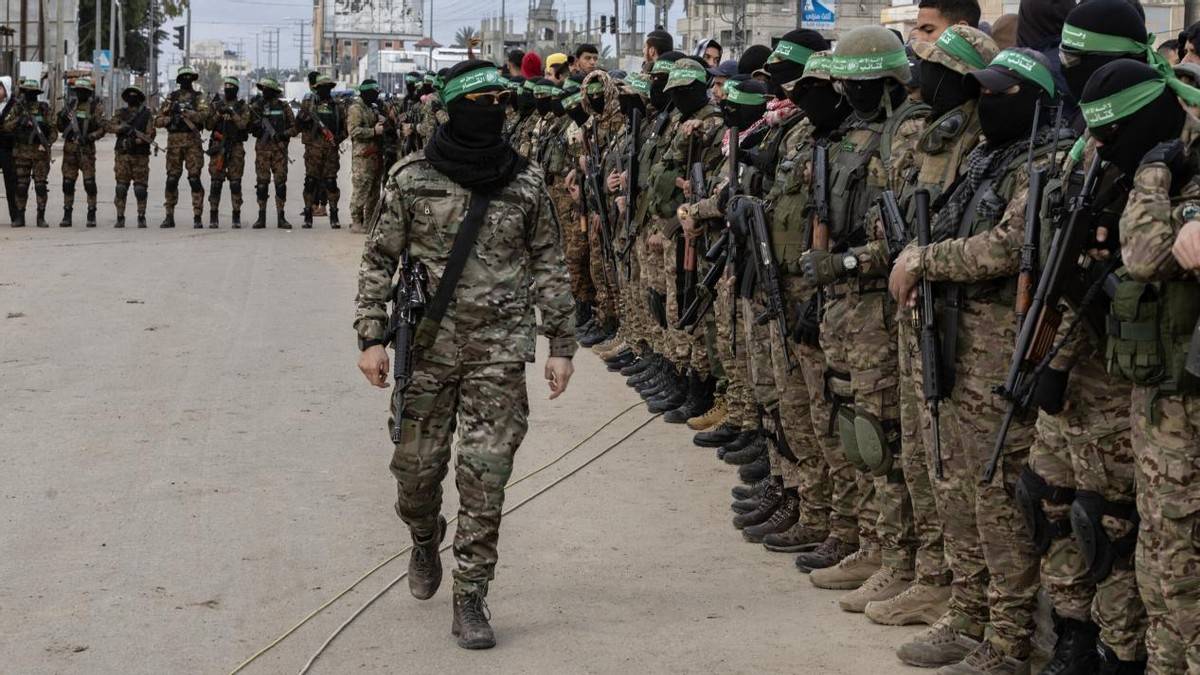 哈马斯交出保命底牌后,特朗普立马就翻脸:要求哈马斯解除武装,否则剿灭