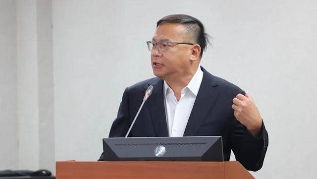 《没出息》在两岸爆红,绿营民代又喊“统战”,台媒:井底之蛙、自曝其短