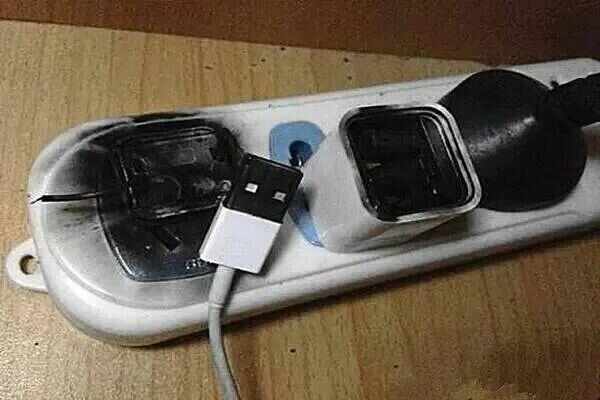 睡觉没拔充电器家被烧，“一两分钟火苗蹿到天花板”，当事人：损失十几万元