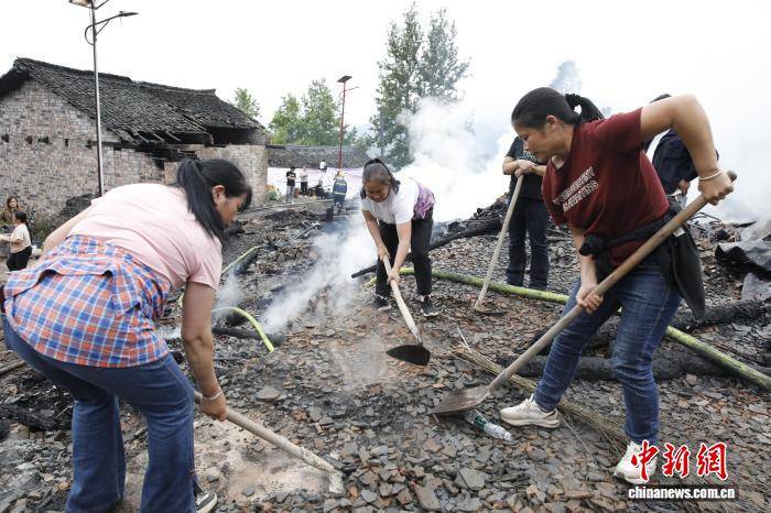 直击广西龙胜火灾现场：明火已扑灭 5栋民房受损