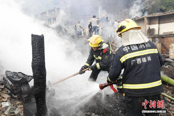 直击广西龙胜火灾现场：明火已扑灭 5栋民房受损