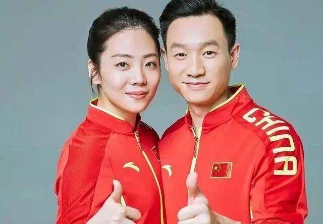 奥运冠军杨威一家六口挤在香港40多平出租屋：夫妻睡1米2小床，儿子杨阳洋睡沙发，早起刷牙要排队，续租面临房租上涨等问题