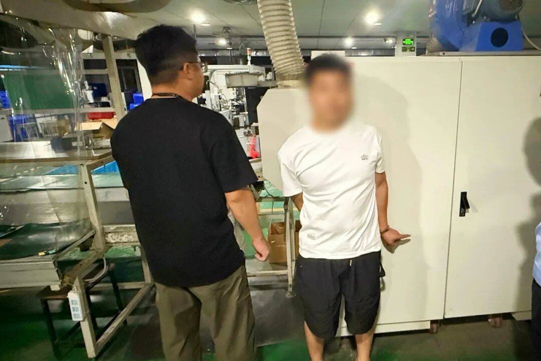 宁波男子离职后白天跑网约车，一到深夜换开妻子的车，连续一周“返岗”原企业车间，累计盗走锡块13.1公斤