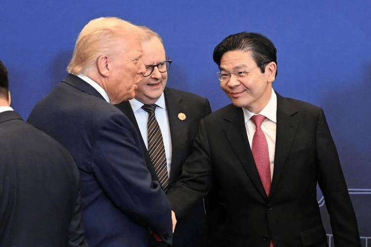 九段线不认了，钓鱼岛也叫日本名了，新加坡到底在打什么算盘？