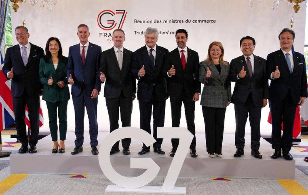 高市早苗上任后首次亮相G7峰会，不许法国邀请中方，马克龙回应很直接：办不到！